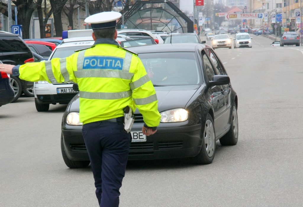 Dosar penal pentru un șofer ieșean: s-a dat drept fratele său după ce a fost depistat cu 84 km/h în localitate