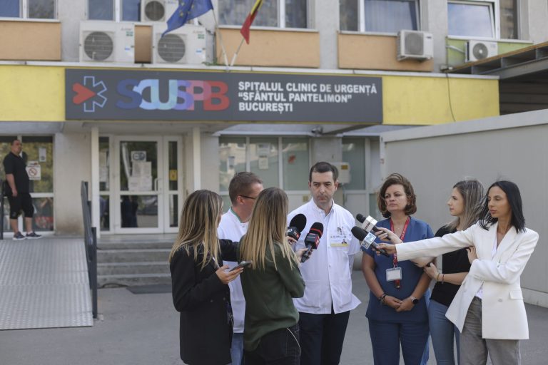 Pacient cu infarct lăsat să vomite pe trotuar, sedat și oxigenat defectuos la „Sf. Pantelimon”, în final ucis de încă un infarct. La plângerea fiului, s-a deschis dosar penal