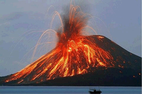 VIDEO A erupt Vulcanul Stromboli. Imagini spectaculoase