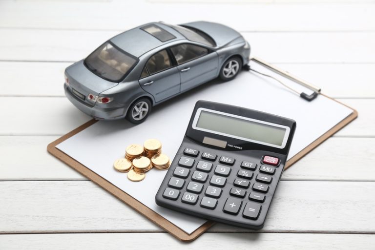 Taxa pe lux: la o mașină de 100.000 de euro, impozitul nu e nici cât un plin de benzină premium