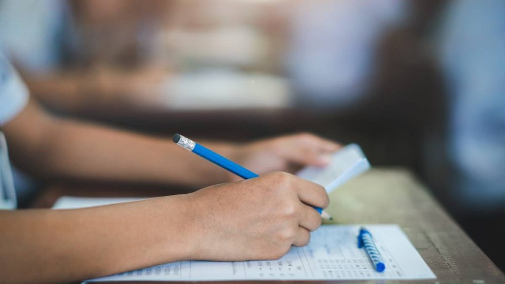 Patru din zece candidaţi ieșeni la concursul de Titularizare au luat la scris note de peste 7.00. Nota le dă dreptul la post pe perioadă nedeterminată