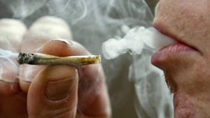 Drogurile cuceresc Iașul | Statul român nu-i mai vede criminali pe dependenții de droguri, dar nici nu se grăbește să-i trateze. La Iași lipsește un centru esențial