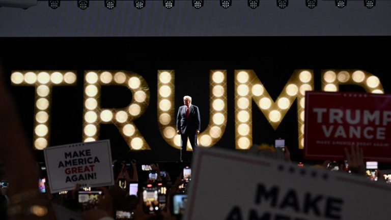 Trump a acceptat oficial nominalizarea republicană pentru funcţia de preşedinte al SUA. „Nu ar fi trebuit să fiu aici în seara asta”