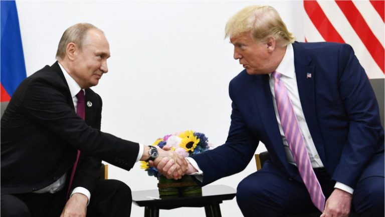 Trump spune că a avut „discuţii productive” cu Putin şi că există „o şansă foarte bună” ca războiul din Ucraina să se termine