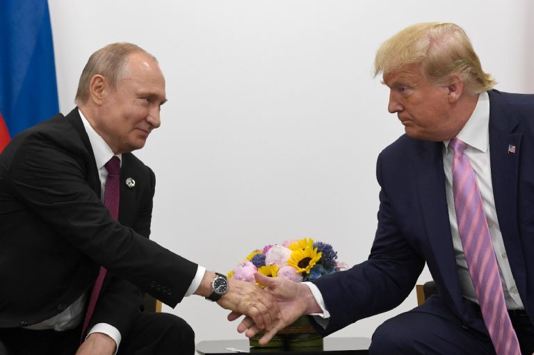Discuție telefonică între Trump și Zelenski. Poziția fostului lider al SUA față de cerințele lui Putin, neschimbată