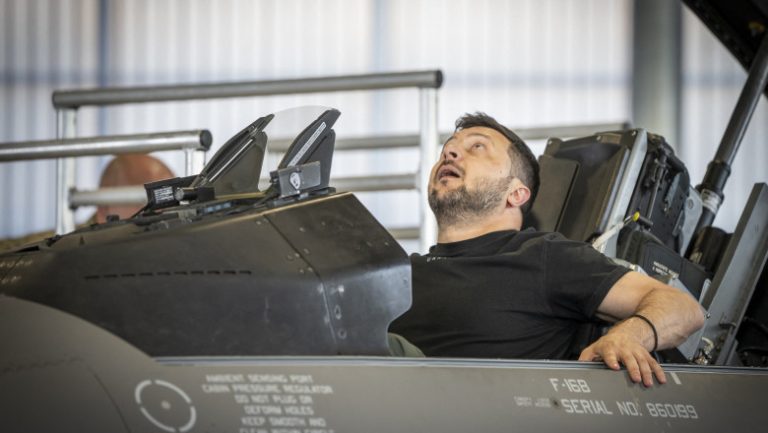 Zelenski anunţă că livrarea avioanelor de tip F-16 urmează să fie accelerată cu ajutorul Poloniei