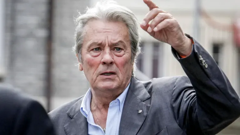Presa internaţională îşi ia adio de la legendarul Alain Delon. „Cel mai frumos bărbat din istoria cinemaului”