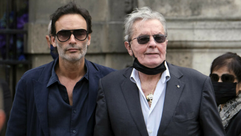 Anthony a reacţionat pentru prima dată la moartea tatălui său Alain Delon
