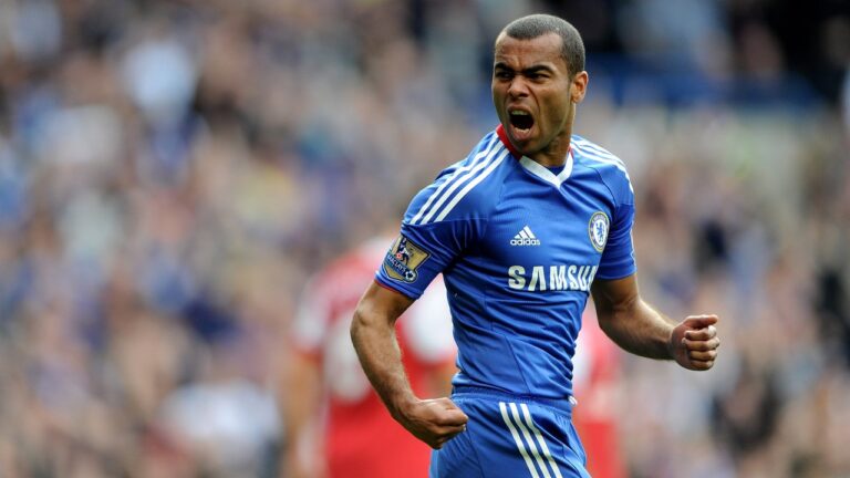 Ashley Cole, integrat în staful naţionalei Angliei
