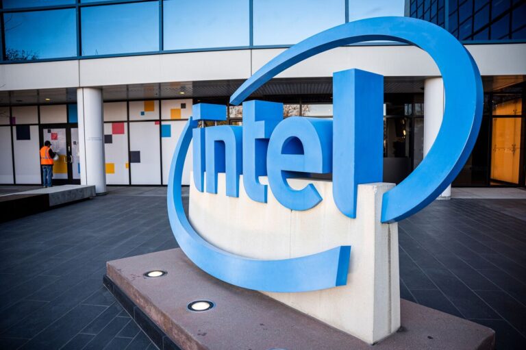 Declin major al acțiunilor Intel după rezultatele financiare dezamăgitoare publicate de companie