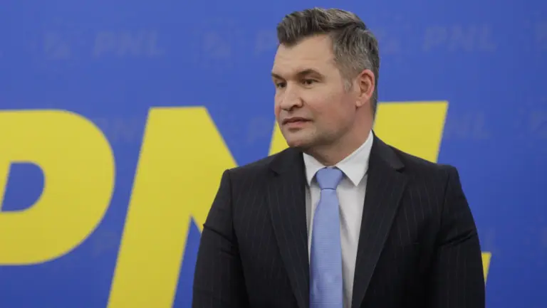 Cum încearcă Ionuț Stroe, purtător de cuvânt al PNL, să justifice costurile enorme de promovare a cărții lui Nicolae Ciucă