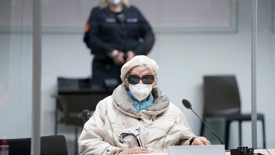  O fostă secretară a lagărului nazist Stutthof, 99 de ani, Irmgard Furchner, condamnată la doi ani de închisoare cu suspendare