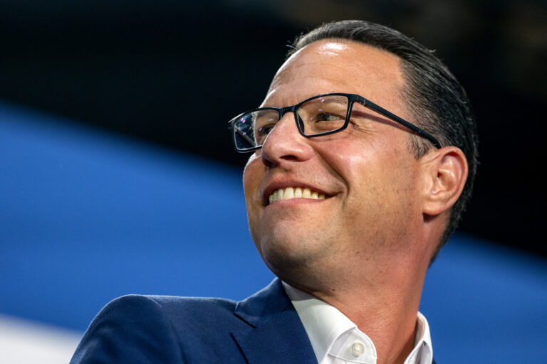 A treia zi a Convenţiei Democrate aduce pe scenă vedetele în ascensiune ale partidului