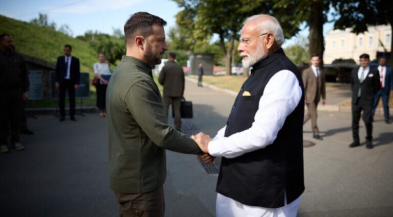 Premierul indian Modi, aflat la Kiev, îl îndeamnă pe Zelenski să se aşeze la masa negocierilor cu Rusia