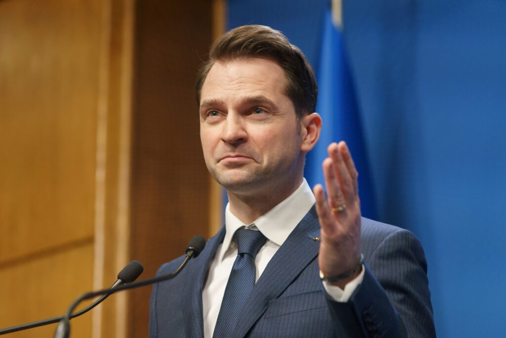 Ministrul Energiei anunţă că românii vor plăti acelaşi preţ la energie electrică şi la gaze până la finalul lunii martie