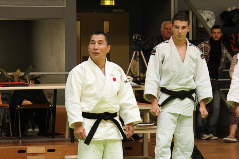 Sute de sportivi se vor antrena la Venus alături de una dintre legendele judo-ului mondial