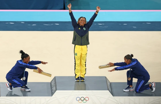 Teoria conspirației: României i s-ar fi „furat” bronzul la sol pentru ca „primul podium olimpic negru” să fie posibil