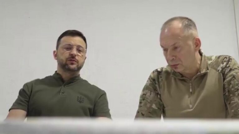 Președintele Zelenski vizitează linia frontului şi anunţă cucerirea unui nou sat rusesc