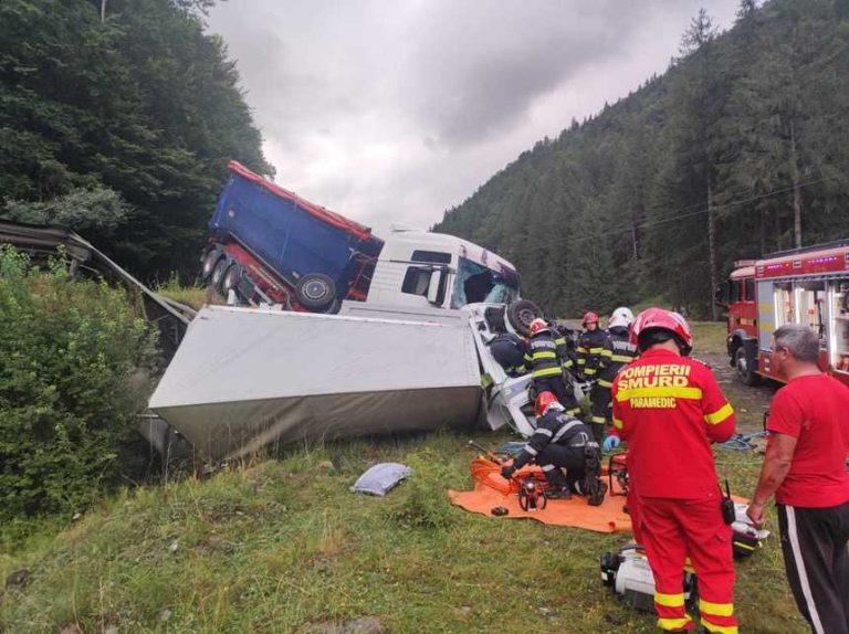 Șofer din Iași, implicat într-un accident mortal pe DN 17 – Impact între două camioane şi o autoutilitară