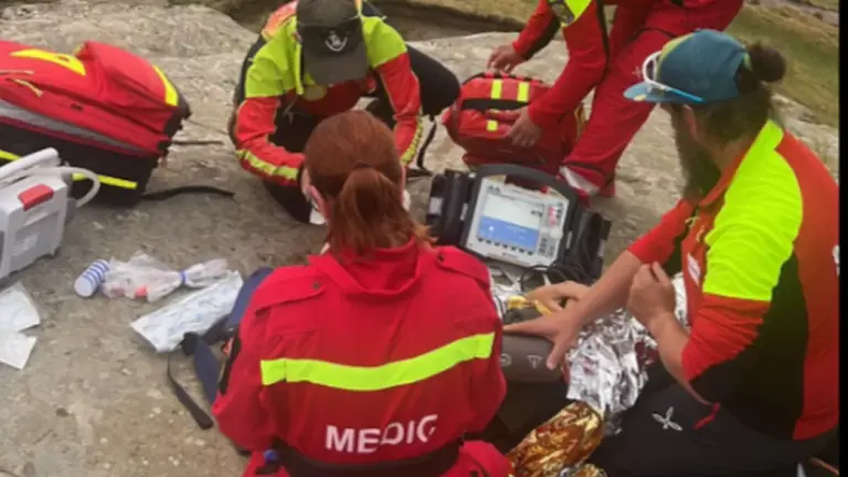 Turistă din Germania, accidentată grav după ce a căzut de pe o stâncă în Munţii Bucegi