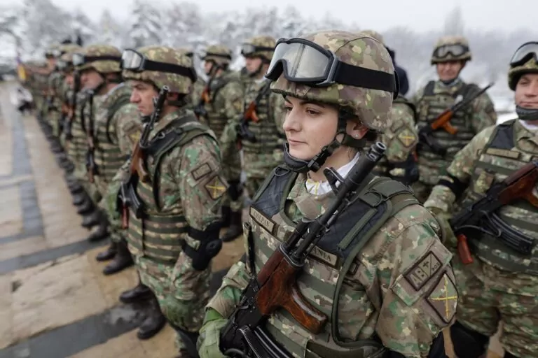 Croaţia introduce serviciul militar obligatoriu cu o durată de două luni
