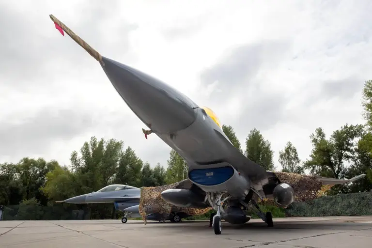 VIDEO O înregistrare video a forțelor aeriene ucrainene arată un avion de vânătoare F-16 al Ucrainei pe un aerodrom de la poalele Munților Carpați