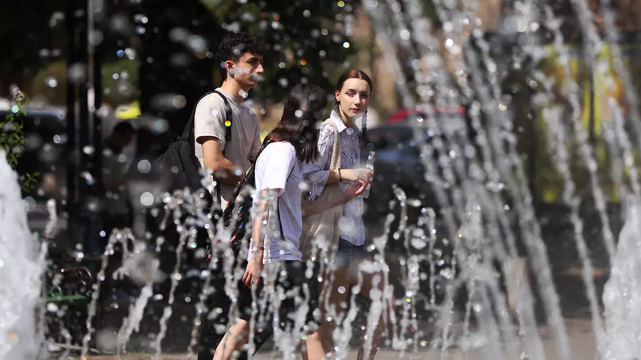 Meteorologii anunţă caniculă duminică şi luni în 15 judeţe şi în Bucureşti