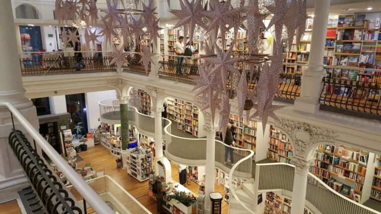 Lanțul de librării Cărtureşti, amendat de Consiliul Concurenţei pentru „practici neconcurenţiale”