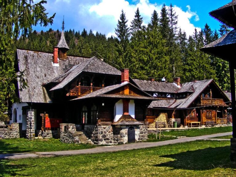 Castelul din România disponibil pentru grupurile de turiști. Cât costă un sejur în această locație de poveste