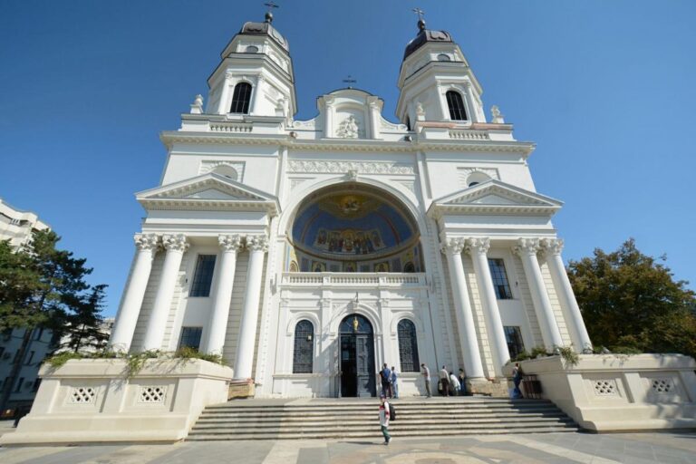 Icoanele făcătoare de minuni din județul Iași. Știați că una din ele e găzduită chiar de Catedrala Mitropolitană?