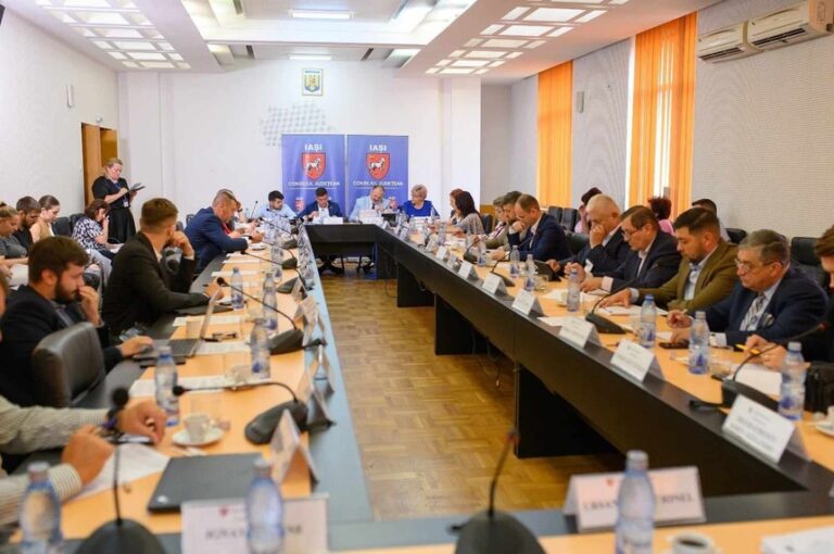Trei canotoare au primit titlul de cetăţean de onoare al judeţului Iaşi. Ce s-a mai decis azi în CJ