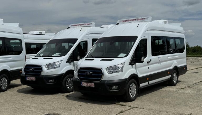 Socoteală nouă la CJ Iași: cinci microbuze în loc de trei. În banii în care încăpeau până astă-vară trei microbuze electrice, la ultima licitație lansată încap cinci