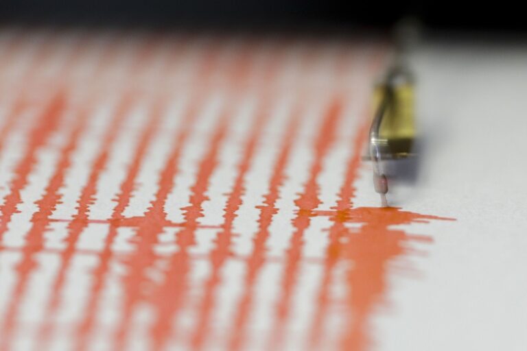 Cutremur de 7,1 în sud-vestul Japoniei, urmat de avertizări de tsunami. Seismologii analizează riscurile unui viitor cutremur major