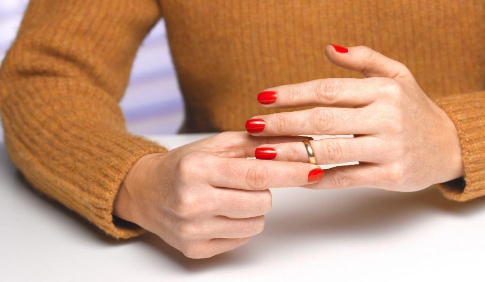 La fiecare șapte minute, un cuplu divorțează în România. Care sunt principalele motive