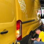 Dubă blocată în pasajul Galata. Metoda cu ajutorul căruia vor să scoată mașina de acolo