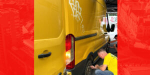 Dubă blocată în pasajul Galata. Metoda cu ajutorul căruia vor să scoată mașina de acolo