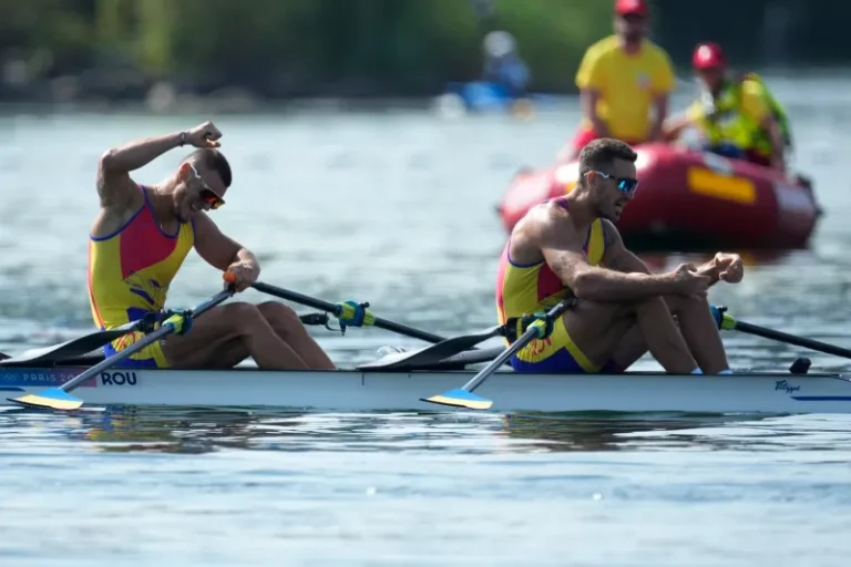 E AUR! Echipajul masculin de dublu vâsle a câștigat cursa de la Paris!