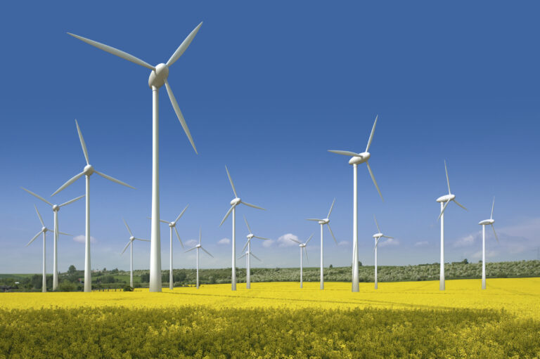 Ținta pentru producția de energie eoliană la nivel mondial este să urce la 2.157 GW