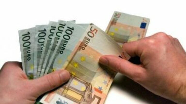 Doamna Crina Stănescu de la Iași, patroană de firmă de construcții autostrăzi în acte: 7 ani pentru evaziune de 1 mil. lei