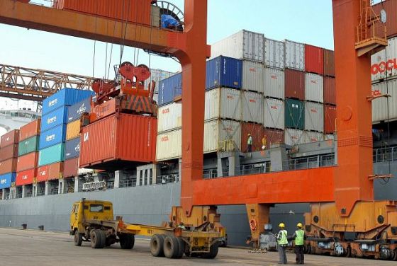 INS: În ianuarie, exporturile României au crescut cu 2,4%, la 7,251 miliarde euro, iar importurile au crescut cu 10,3%, la 9,99 miliarde euro, faţă de ianuarie 2024