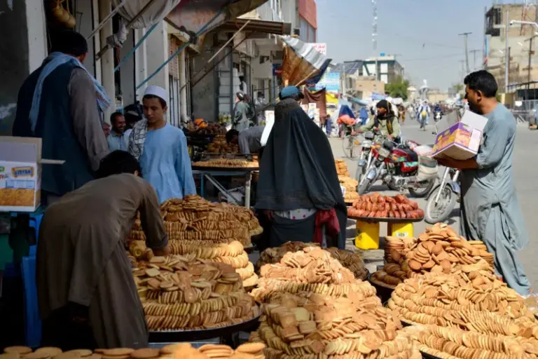 Femeile din Afganistan nu vor mai avea voie să vorbească în public, potrivit unei noi legi adoptate de talibani