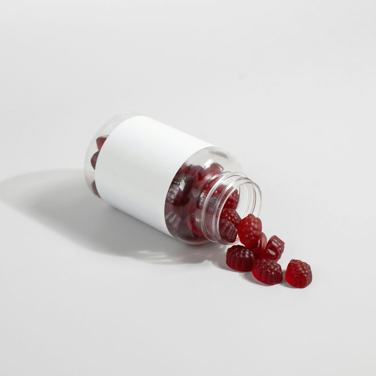 Nu fac rău pacienții care aleg să ia suplimente de vitamine, în special vitamina C. Dr. Liviu Oprea: „dar mereu îi întreb de ce nu aleg să mănânce fructe și legume”