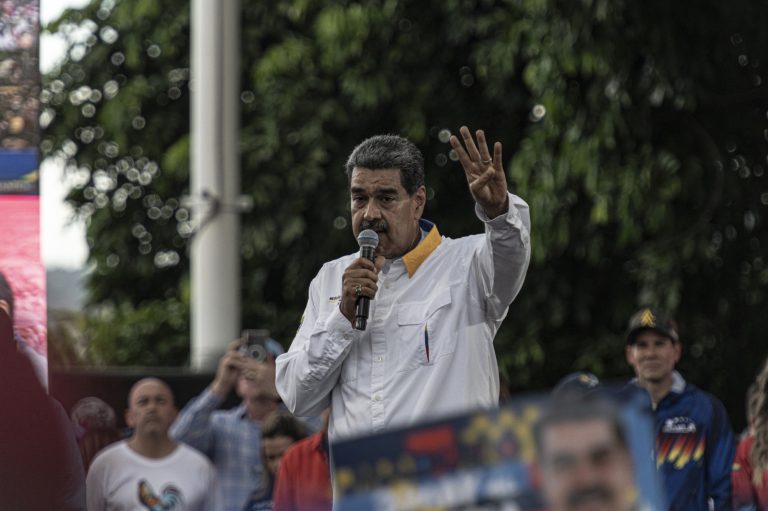 ”Afară cu WhatsApp din Venezuela!”, cere Maduro şi îndeamnă la ştergerea aplicaţiei din telefoane