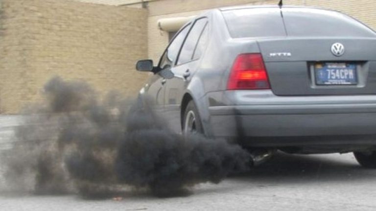 Lovitură pentru deținătorii de mașini diesel. Timpul foarte scurt în care ar putea fi interzise