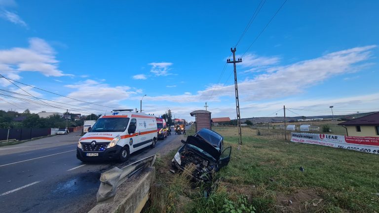 Accident grav, cu două victime la Lețcani. O mașină s-a răsturnat - FOTO