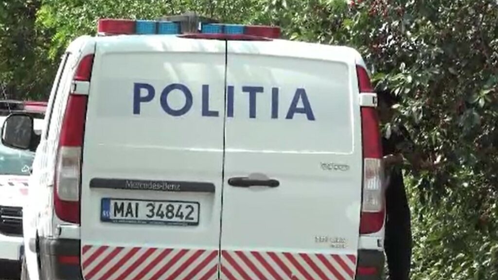  Un craniu şi mai multe fragmente osoase, găsite pe un drum agricol din județul Vrancea