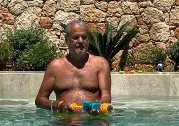 Statul a investit într-un bazin de înot la Cornu, paradisul rural al baronilor PSD, în timp ce David Popovici se chinuie sub un balon unde se sufocă