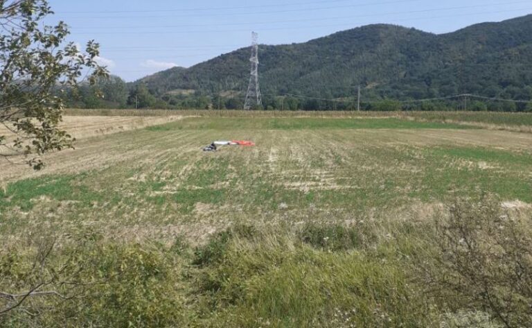 Hunedoara: Parapantist rănit grav, după o aterizare forţată – FOTO