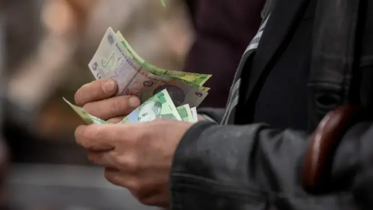 Aproape 37.000 de oameni din județul Iași, cât populația comunei Miroslava, trăiesc cu o pensie puțin peste 1.000 de lei pe lună