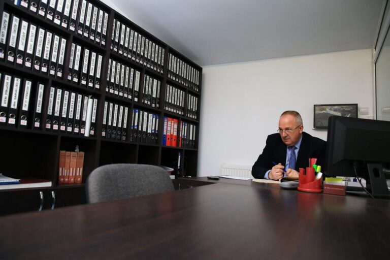 Prețuri uriașe pentru adeverințele de vechime necesare recalculării pensiilor